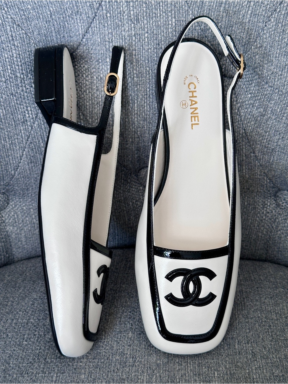 2026B CHANEL WHITE AND BLACK LEATHER SLINGBACKS SHOES with GOLD CC LOGO 38.5 - Picture 3 of 16